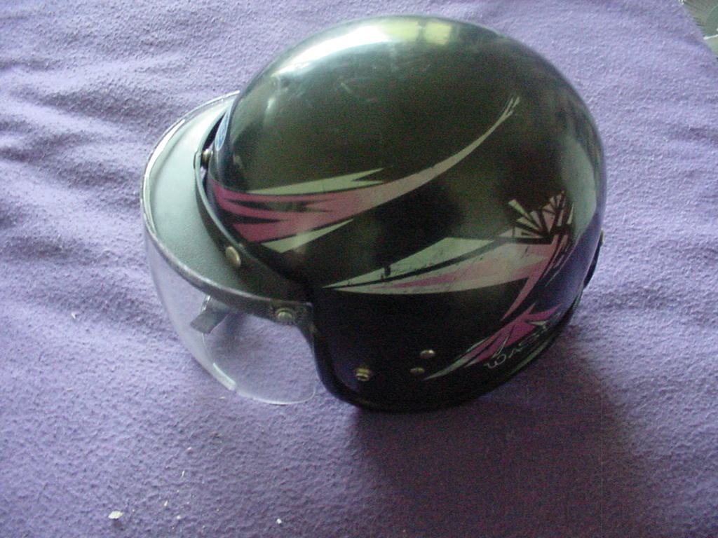 Mica de casco limpia para comprobar claridad y empañamiento